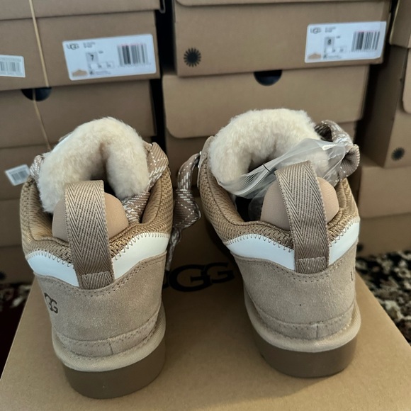 UGG Lowmel Sand Womens BRAND NEW! - Picture 4 of 5
